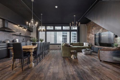 Downtown Louisville Apartment | Penthouse Grand Executive Suite