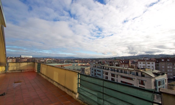Oviedo City Centre Apartment | Penthouse in Oviedo city center. Penthouse in Oviedo center: 3+garage+terrace+wifi