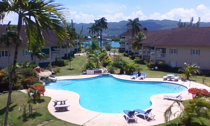 Montego Bay House | Penthouse in Paradise, 3 bedroom includes housekeeper/cook