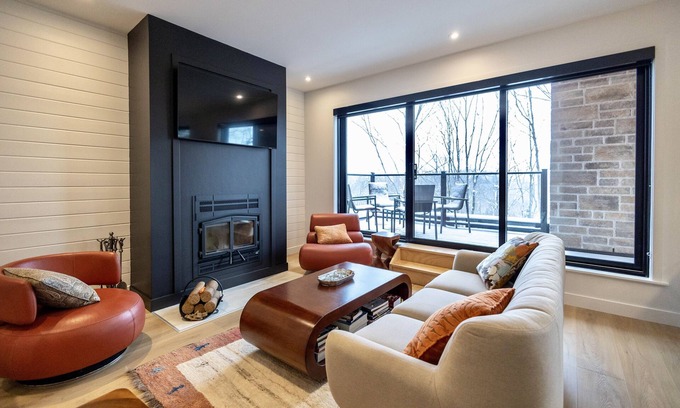 Orford Condo | PENTHOUSE - Les Repères Condos 220 - Orford - Spa, Pool, Ski