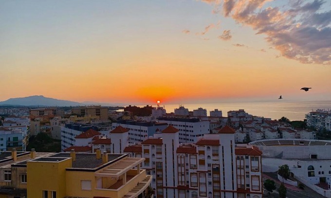 Estepona Apartment | Penthouse mit private Dachterrasse und Blick auf das Meer, Berge ,Hafen