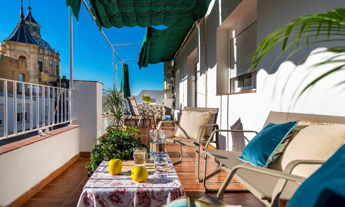 Centro - Sagrario Apartment | Penthouse near the Cathedral. Mano de Hierro.