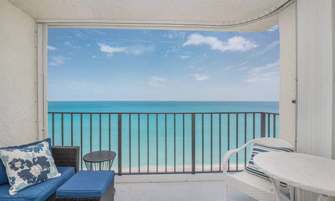 Hutchinson Island South Condo | Penthouse Oceanfront Condo with Stunning Views