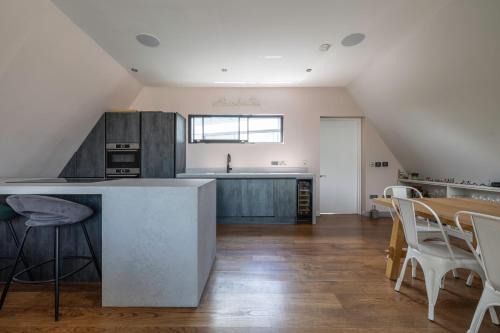 Kentish Town House | Penthouse of Old Piano Factory in Kentish Town - Homestay