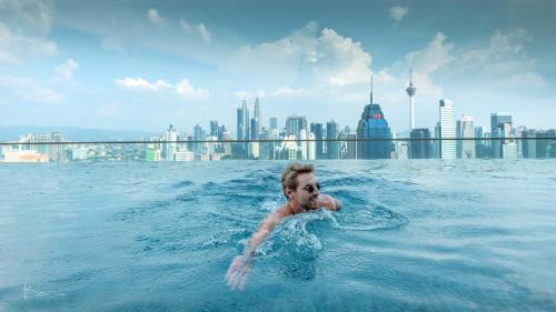 Chow Kit Hostel | Penthouse on 34 - The Highest Unit and Best Views in Regalia & Private Rooftop Terrace