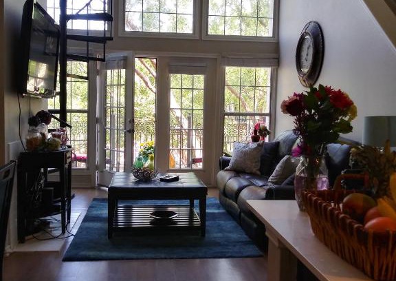 Las Colinas House | Penthouse on Lake Carolyn