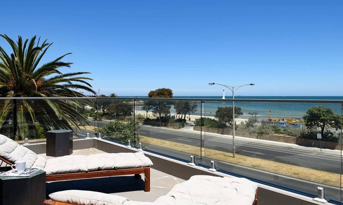 St Kilda Apartment | Penthouse on Parade | Beach Front | St Kilda