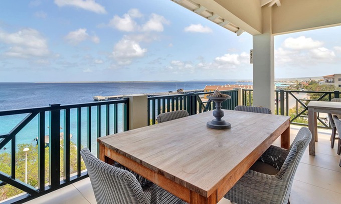 Playa Apartment | Penthouse on the Bay in Chachacha Beach Apartments