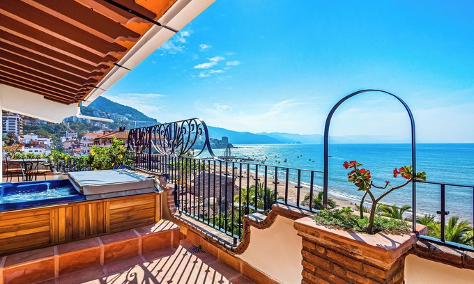 Emiliano Zapata Condo | Penthouse Suite with Wraparound Balcony, Private Jacuzzi on the Beach, Old Town