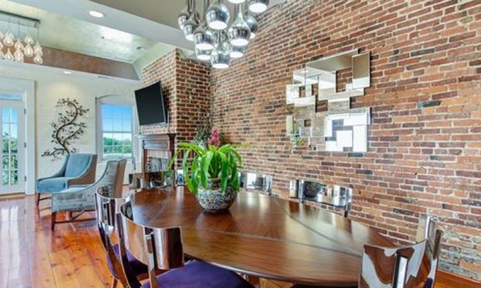 Historic District - North Apartment | Penthouse Suite on River Street