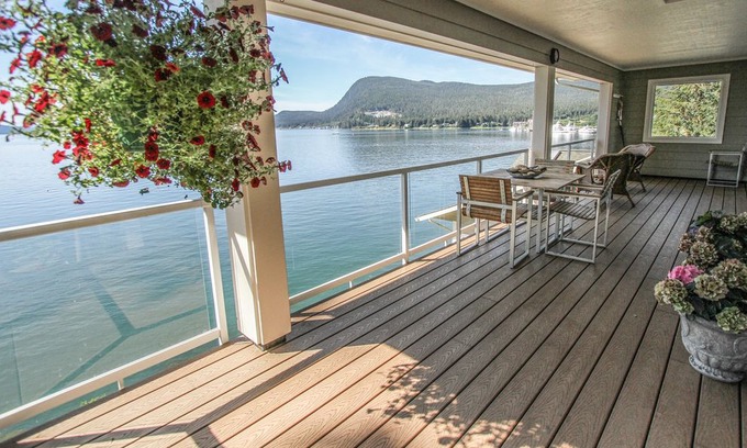 Juneau Apartment | Penthouse Suite on the Beach