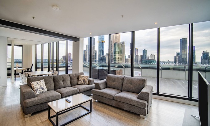Melbourne Central Business District Apartment | Penthouse Suite - Spectacular Private Balcony