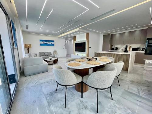 Malabata Apartment | Penthouse Ultra Modern - Jacuzzi, Terrace & BBQ