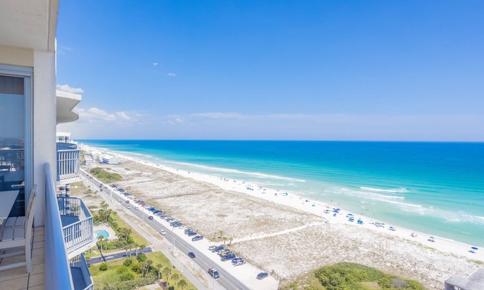 Pensacola Beach Condo | Penthouse Views! 4 bedroom Condo - Emerald Dolphin 1750