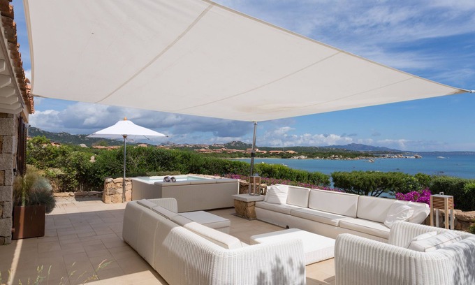 Golfo di Marinella Villa | Penthouse villa, on the beach, hydromassage bathtub, modern, housekeeper, Wi-FI