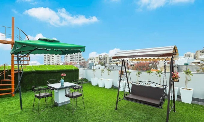 Sushant Lok Apartment | Penthouse W/Jacuzzi, Garden & Extra Room| Pets OK