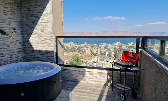 Tiberias Apartment | Penthouse With Jacuzzi and stunning views Sea of ​Galilee