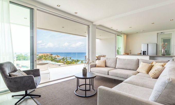 Willemstad Apartment | Penthouse with ocean view/beach access at Mambo Beach