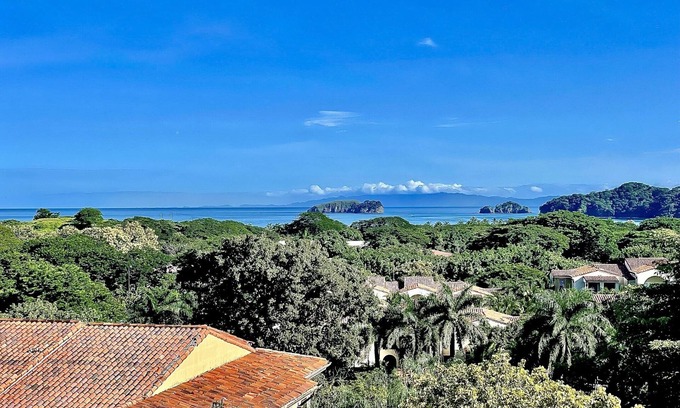 Coco Apartment | Penthouse with ocean view and walking distance to the beach