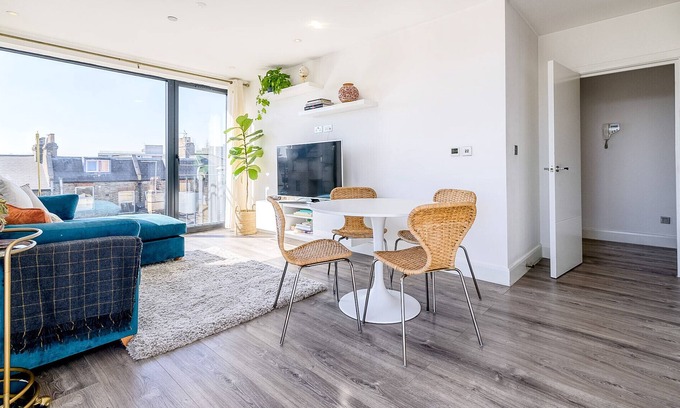 Wood Green Apartment | Penthouse With Views Of Alexandra Palace