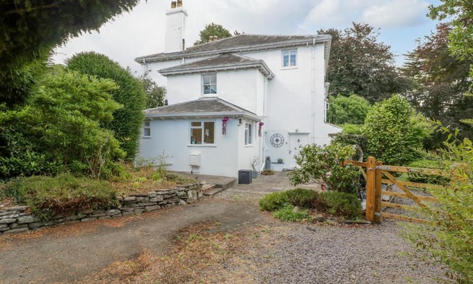 Llanwenarth House | Pentre Court Cottage