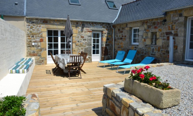 Camaret-sur-Mer House | Penty, sea view from 1st floor, bedroom on ground floor, garden, sea and GR34 500 m away.