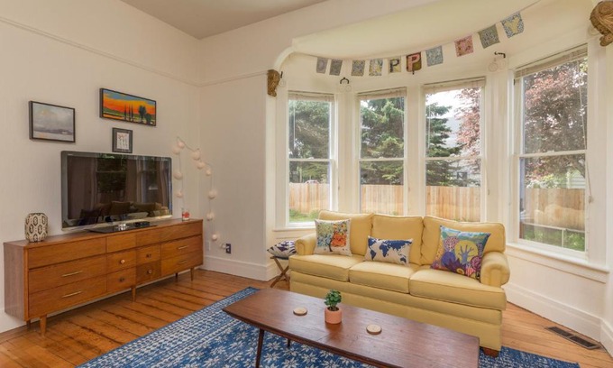 Port Townsend Historic District Apartment | People’s House