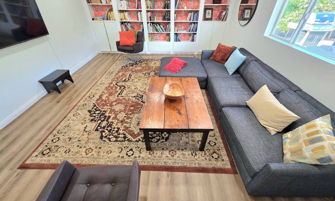 Bay Ho House | Pepper Tree Family Retreat with Trampoline,Ninja-line and Large Backyard!
