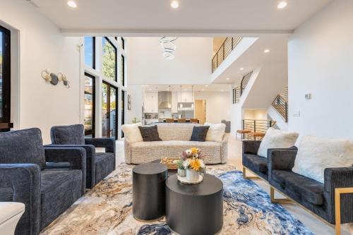 West Bellevue House | Perch - Bellevue Splendor