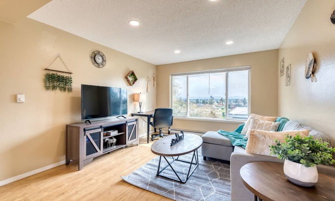 Highline Apartment | Perch - Cascade Vue 52 BY Betterstay: 2BR | SeaTac | Southcenter