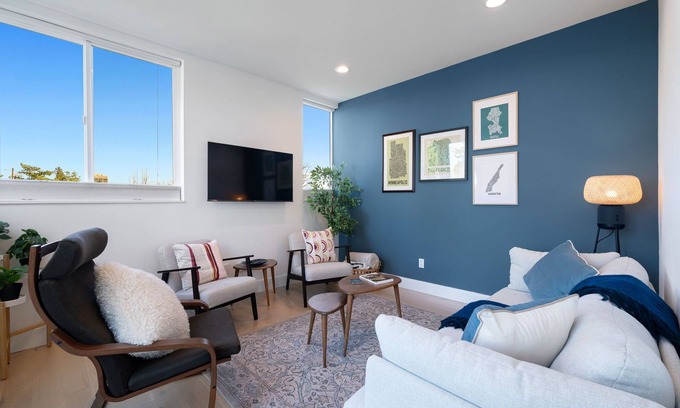 Wallingford House | Perch - Cozy 2BR home. Walk everywhere, park with ease, and surrounded by coffee shops and dining!