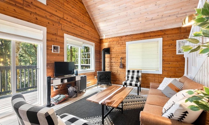 Hoodsport House | Perch - Cushman Hideaway: Modern Lake Cushman Cabin Getaway