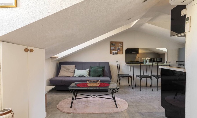Riquier Apartment | Perch in the old town