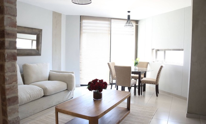 Windhoek Apartment | Perfect 1 bedroom apartment opposite Grove Mall & Lady Pohamba Hospital