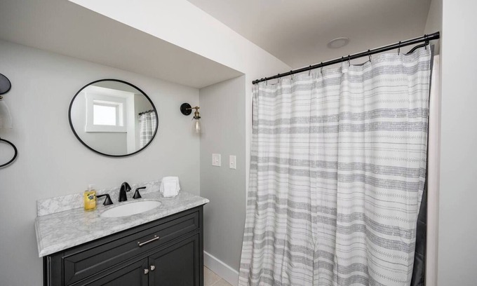 Lynchburg Apartment | Perfect 1 Bedroom - Sleeps 4 | Near LU | Newly Renovated! by Saydrajanes Properties
