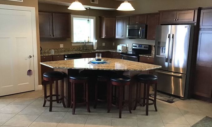 Geneva Condo | PERFECT 2br/2ba Lakeview Condo-Open concept-9/10,2025-4/20, 2026 rent 3/4th free