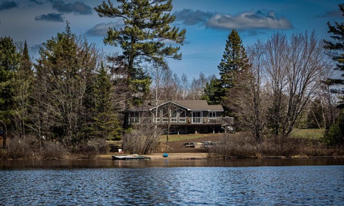 The Archipelago House | Perfect 3 bedroom waterfront muskoka cottage