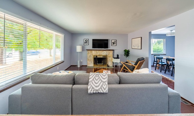 Mercer Island House | Perfect 3BR House in Mercer Island w/ Outdoor Area
