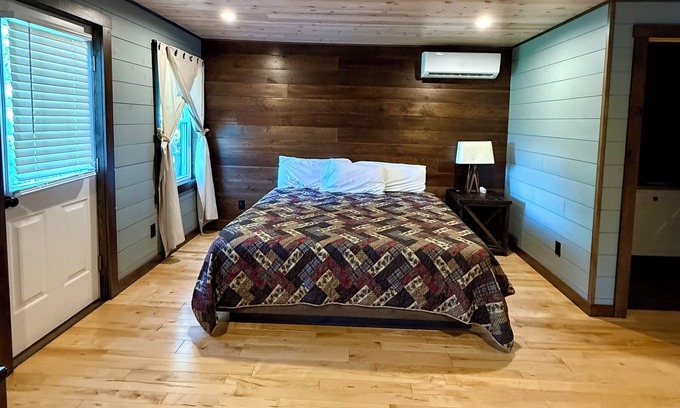 Turin House | Perfect 4 bedroom, 4.5 bathroomsnPlenty of parking. Ride trails from house