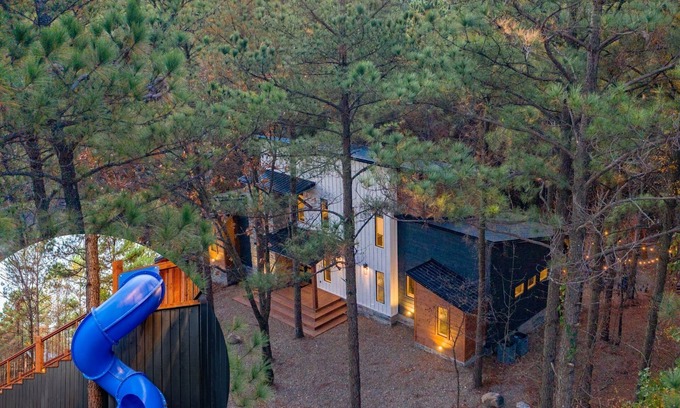 Broken Bow Cabin | Perfect 4 Families | Convenient Location | Spacious Layout | Fun Spiral Slide