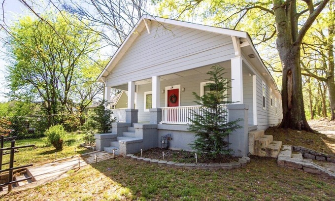 Edgewood House | Perfect 4BR/2BA home in heart of Atlanta