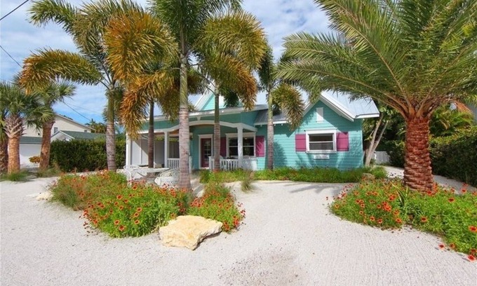 Anna Maria House | Perfect Anna Maria-20% off Aug/Sepn 3 blocks to sugar sand beach. Heated pool.