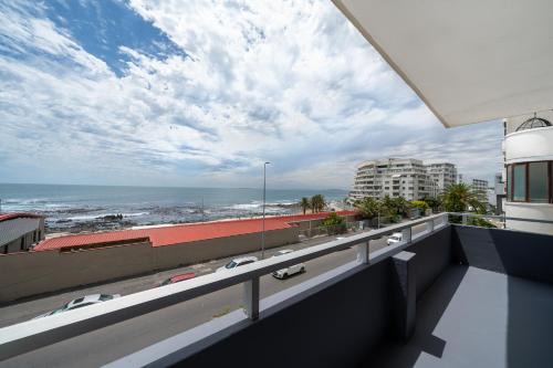 Sea Point Apartment | Perfect beach-side condo in Sea Point, Cape Town with ocean view