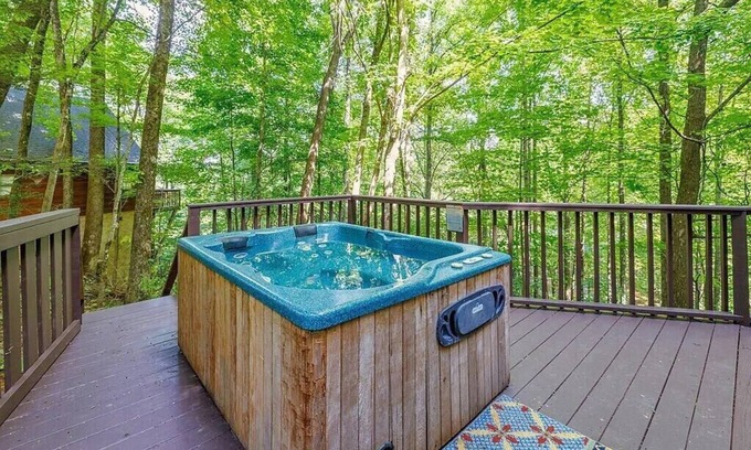 Gatlinburg - Pigeon Forge Cabin | Perfect Cabin in the Woods! HOT TUB & Game Room!