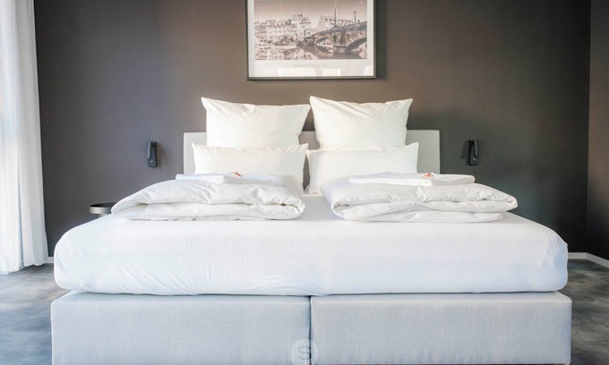 Altstadt - Sankt Lorenz Apartment | Perfect city center location, 107 sqm, directly at the opera house in suite flair!