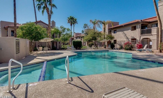 Central Scottsdale Condo | Perfect condo with view of green space, great neighborhood in the best location!