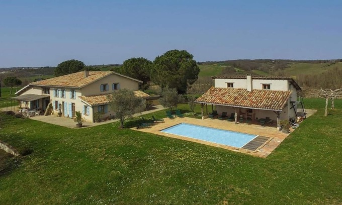 Montdurausse Villa | Perfect Countryside Retreat, Private Heated Pool & Panoramic Views - 5mins from Monclar-de-Quercy!