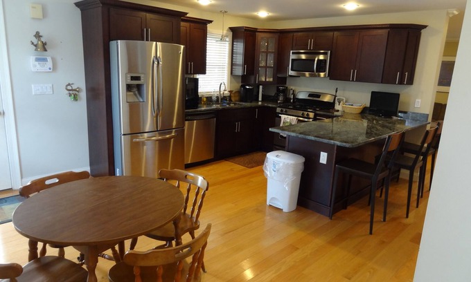 York Beach House | Perfect Family Getaway - 5 Minute Walk to Long Sands Beach