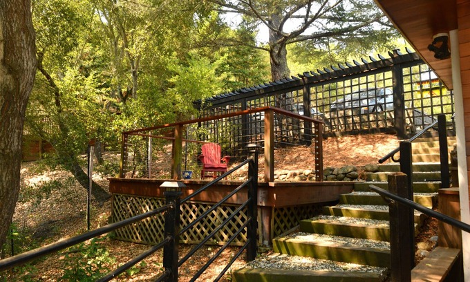 Lost Valley Apartment | PERFECT FLAT - Private, Cozy & Quiet with Breathtaking Views