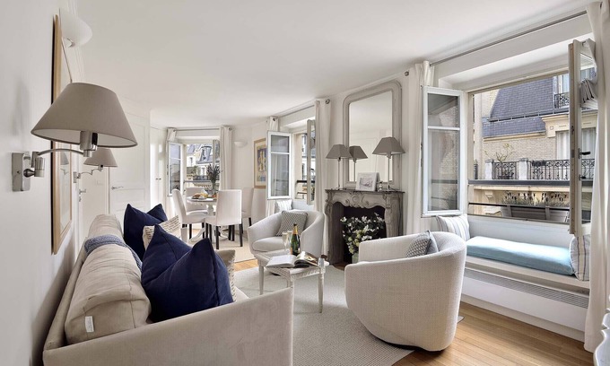 Quartier du Gros-Caillou Apartment | Perfect for 3! Charming-Top of Eiffel View-Rue Cler Markets